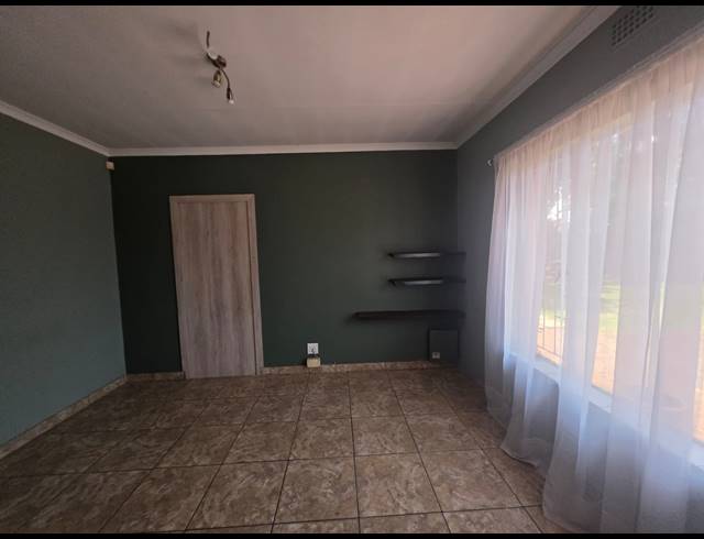 3 BEDROOM HOUSE FOR SALE IN VANDERBIJLPARK SE 2